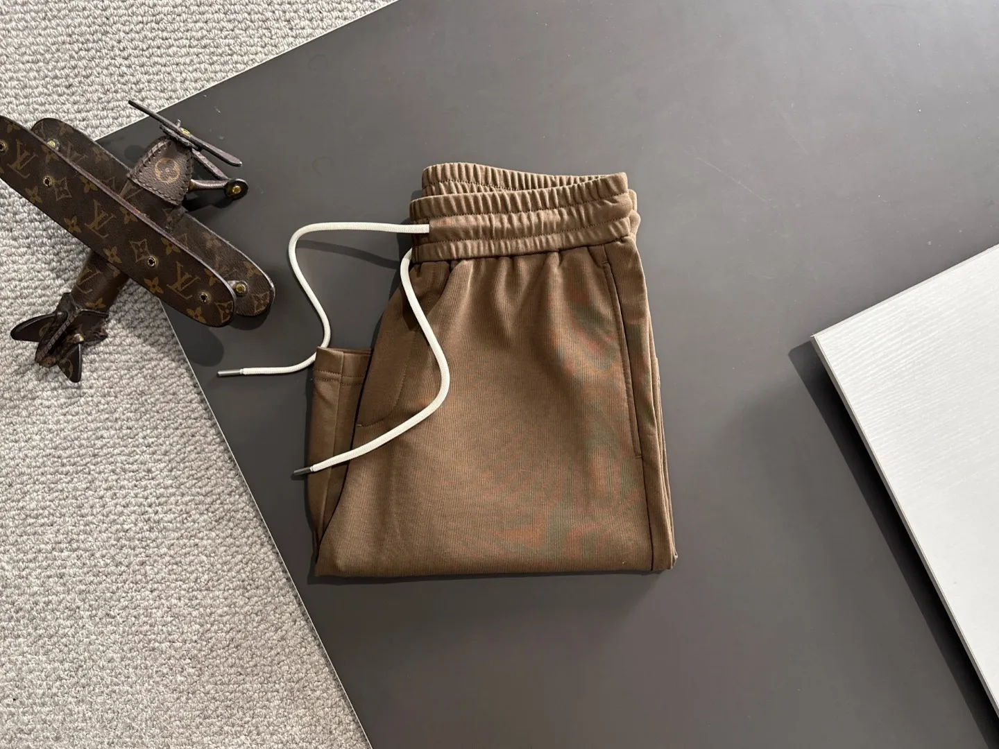 Next day delivery P300 High-end goods Big Goose 2025 new summer elastic band casual shorts, counter-customized fabrics, high breathability and comfort, impeccable details, brand element design concept, reflecting high quality. It feels delicate and soft! It presents a casual cut and the upper body shape is great! Size: M-4XL